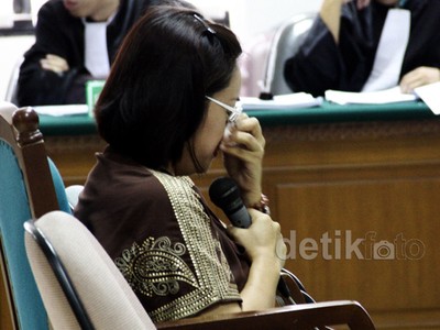 Istri Sukotjo Menangis di Sidang Simulator SIM