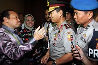 Sutan Bhatoegana memberikan selamat kepada Sutarman.
