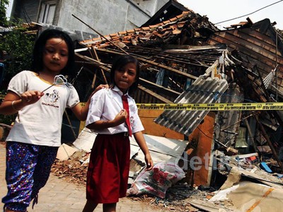Tabung Gas Meledak Hancurkan Tiga Rumah