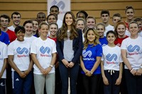 Di akhir acara, Kate Middleton berfoto bersama para atlet. Ian Gavan/Getty Images.