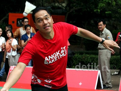 Gita Wirjawan Duel Lawan Ricky/Rexy
