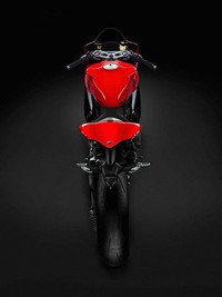Dengan komposisi seperti itu, Ducati mengklaim kalau ketika di tes di sirkuit Mugello oleh Alessandro Valia, motor tersebut mampu mencatatkan waktu 1 menit 54,9 detik atau menjadi motor tercepat yang pernah masuk dapur produksi alias bukan motor balap murni. (dok Ducati)