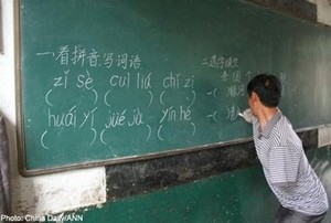 Jiang Shengfa, Pria Tanpa Lengan yang Jadi Guru di Desa