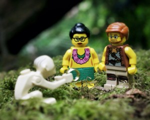 Tampil Beda di Foto Pre-Wedding, Pasangan Ini Berubah Jadi Lego