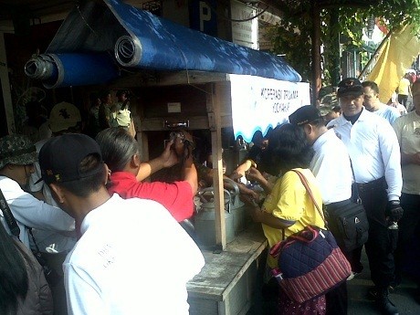 Kirab Belum Mulai, Warga Sudah Serbu Angkringan Gratis