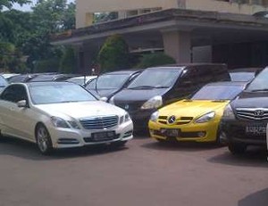 Polri Ungkap Kredit Fiktif di BSM dengan Bukti 10 Mobil Mewah