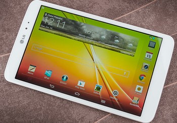 LG G Pad menjadi senjata baru bagi LG di kancah tablet. Memakai OS Android, ia dibekali layar definisi tinggi. (kredit foto: cnet)