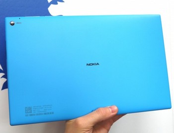 Sebelumnya dikenal dengan nama kode Sirius, tablet berbasis Windows RT 8.1 tersebut muncul di panggung perhelatan Nokia World 2013 di Abu Dhabi dengan nama resmi Lumia 2520.