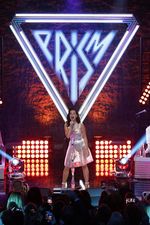 Dress Putih Menerawang Katy Perry