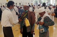 Agar pemeriksaan di Bea dan Cukai Saudi cepat, petugas Garuda melakukan ‎pemeriksaan lebih dahulu.