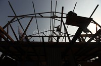 Wakil Gubernur DKI Jakarta Basuki Tjahaja Purnama menyatakan, tindakan warga yang membangun kembali rumah mereka tentu tak bisa dibenarkan.