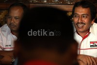 Dari 10 poin SMS SBY yang didapatnya, Ma'mun memposting satu poin dari SMS itu ke akun facebooknya.