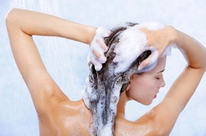 Duh, Air yang Dipakai untuk Keramas Bisa Buat Rambut Rusak