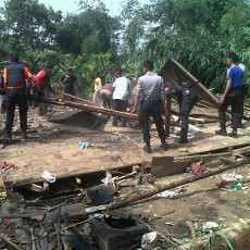 Angin Puting Beliung Menerjang Ratusan Rumah di Bandung