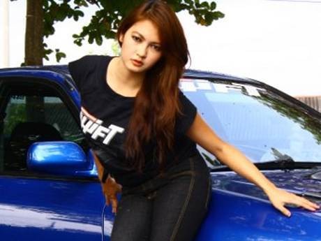 Baby Margaretha dan 4 Otobabes Seksi Bersama Mobil