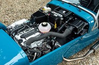 Dan mobil bergaya retro asal Inggris yang memiliki ketangguhan modern ini mulai dibanderol mencapai Rp 262 jutaan di negeri Ratu Elizabeth II itu. (Dok Caterham CARS)