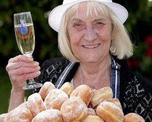 Menang Lotere Rp 35 M, Wanita Ini Pilih Tetap Kerja Jadi Pembuat Donat
