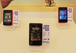 Warna-warni Nokia Asha nan Centil