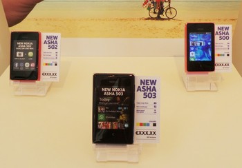     Selain merilis ponsel jumbo dan tablet, Nokia tak melupakan jajaran ponsel Asha. Di ajang Nokia World 2013, perusahaan asal Finlandia ini memamerkan tiga seri Asha baru sekaligus dengan sejumlah penyegaran di dalamnya.     