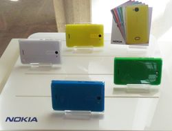 Warna-warni Nokia Asha nan Centil