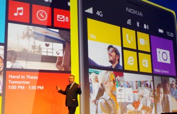 Hari ini, saya sangat gembira berbagi dengan Anda, generasi terbaru inovasi Nokia, ujar CEO Nokia Stephen Elop di panggung perhelatan Nokia World 2013.