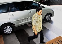 Begitu tiba, Machfud langsung masuk ke gedung KPK, Jakarta. Lamhot Aritonang/detikFoto.