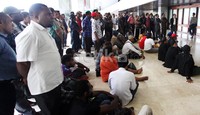 Mereka antusias mengikuti rapat dan bertepuk tangan saat anggota dewan menyatakan persetujuan atas pembahasan RUU DOB.