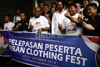 Surya Paloh melepas Tim Jakarta Clothing (JakCloth). Lamhot Aritonang/detikFoto.