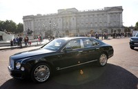 Ratu Elizabeth tiba di lokasi acara. Stuart C. Wilson/Getty Images.