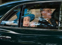 Ratu Elizabeth dan Pangeran Philip meninggalkan St James' Palace. Ian Gavan/Getty Images.