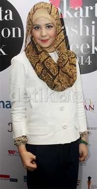 Tiba-tiba jadi designer, ini juga mendadak. Sebenernya tak bisa membayangkan bisa ikut ini (Jakarta Fashion Week), ujarnya. Gus Mun/detikHOT.