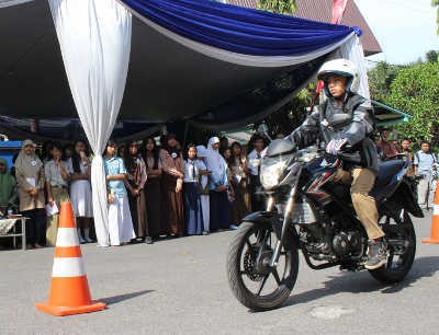 Polisi Bekali Siswa Ilmu Berkendara dengan Program SOS