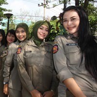 Petugas Satpol Kok Cantik-cantik Sih