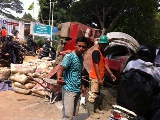 Truk Molen Terguling di Jalan TB Simatupang, Macet 5 Km dari Depok