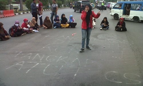 Gerakan Perempuan Banten Turun Jalan, Desak Atut Lengser