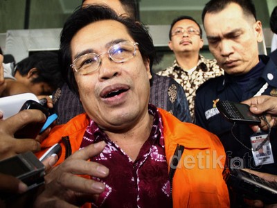 KPK Tahan Tersangka Kasus Korupsi Alquran