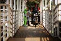 Pengendara sepeda motor melintas di samping pejalan kaki di jembatan penyeberangan orang (JPO) Pendongkelan, Jakarta Timur.