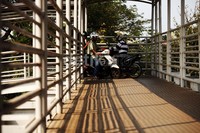 JPO yang diperuntukan bagi pejalan kaki ini sering digunakan pengendara sepeda motor untuk menyeberang.