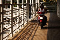 Pengendara sepeda motor nekat menyeberang di JPO Pendongkelan, Jakarta Timur.