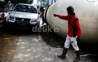 Lalu lintas yang mengarah ke Lebak Bulus tersendat.