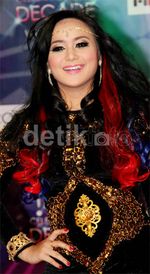 Gaya Keluarga Bahar di HUT !nsert