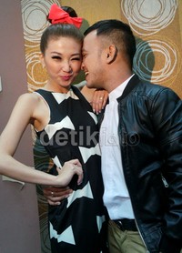 Ruben dan Wenda saat ditemui usai mengisi 'Show Imah' di Gedung Trans TV, Jl Kapten Tendean, Jakarta Selatan, Jumat (25/10/2013).