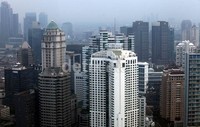 Sementara itu, Bank Indonesia (BI) memperkirakan pertumbuhan ekonomi tahun 2014 adalah 5,8 persen-6,2 persen. Angka ini lebih tinggi daripada proyeksi tahun 2013 ini sebesar 5,5 persen-5,9 persen.
