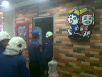 Asap Tebal Mengepul dari Dapur Hokben di Plaza Marina