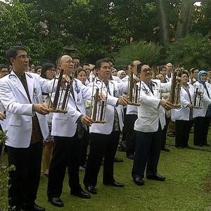 Wah, RSHS Catat Rekor MURI Dokter Terbanyak Bermain Angklung
