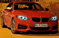 Penamaan mobil ini --Seri 2-- merupakan lanjutan dari strategi penamaan BMW dimana angka ganjil dibuat untuk sedan empat pintu sementara angka genap untuk versi dengan dua pintu. Ini dibuat agar konsumen tidak bingung. (dok. BMW)