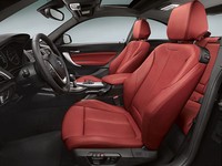 Sementara untuk M235i tenaga yang dikandungnya mencapai 322 tenaga kuda dari mesin enam silinder yang bisa berakselerasi ke 100 km/jam dalam waktu hanya 4,8 detik saja. (dok. BMW)