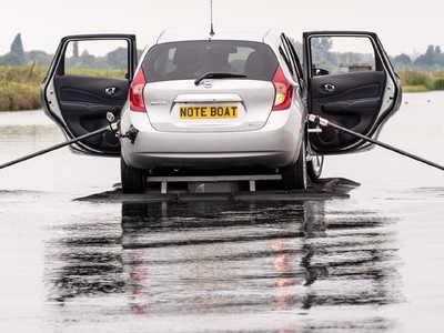 Mobil Nissan Bisa Jadi Perahu!