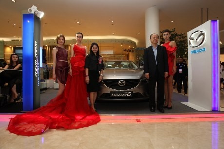 Nafas Otomotif di Jakarta Fashion Week