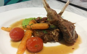 JJ Royal Brasserie: Menikmati Grilled Crispy Lamb Chops di Brasserie Unik